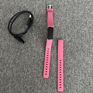 Fitbit Luxe activity tracker - platinum with orchid pink band